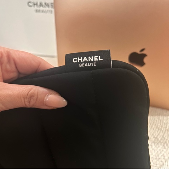 CHANEL Black Quilted Case laptop case Plus LV blush trunks and bags Keychain - Picture 13 of 14